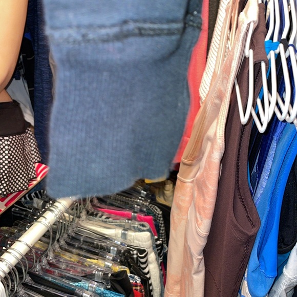 Lululemon black Scuba hoodie for woman size 8. Near mint like new shape lined - Picture 7 of 10